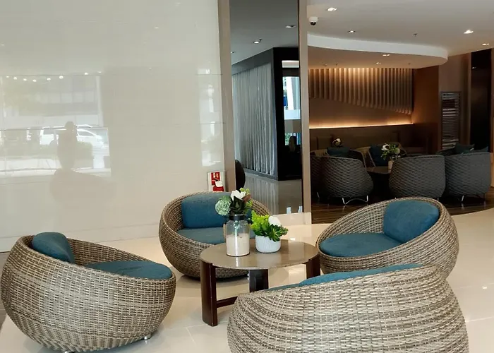 Staycation Near Moa, Airport Apartahotel *